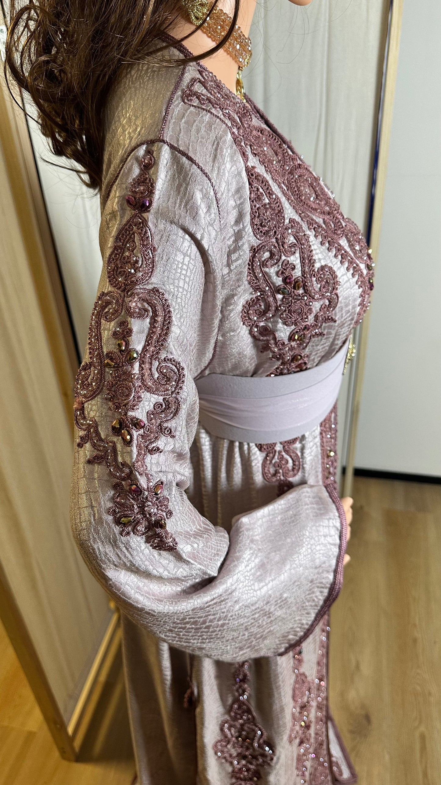 Robe Takshita rose